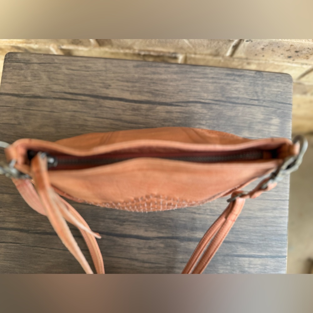 Day and Mood leather Peony Crossbody bag woven design - Picture 7 of 13